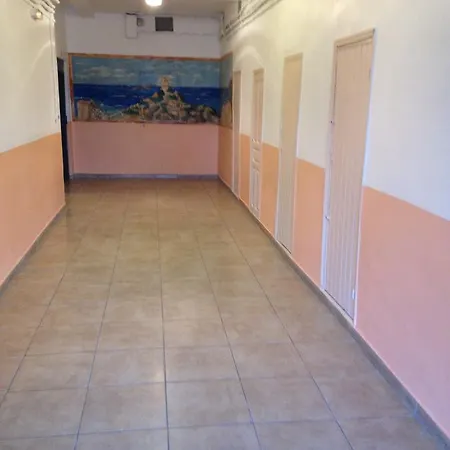 Ξενοδοχείο Le Dauphin 2*