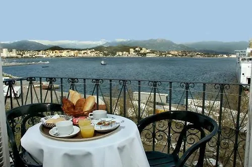 Le Dauphin ホテル 2*