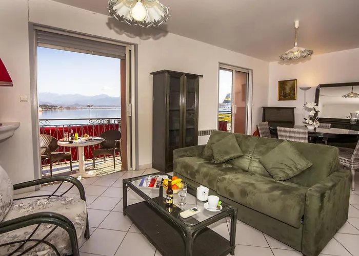 ホテル Le Dauphin アジャクシオ